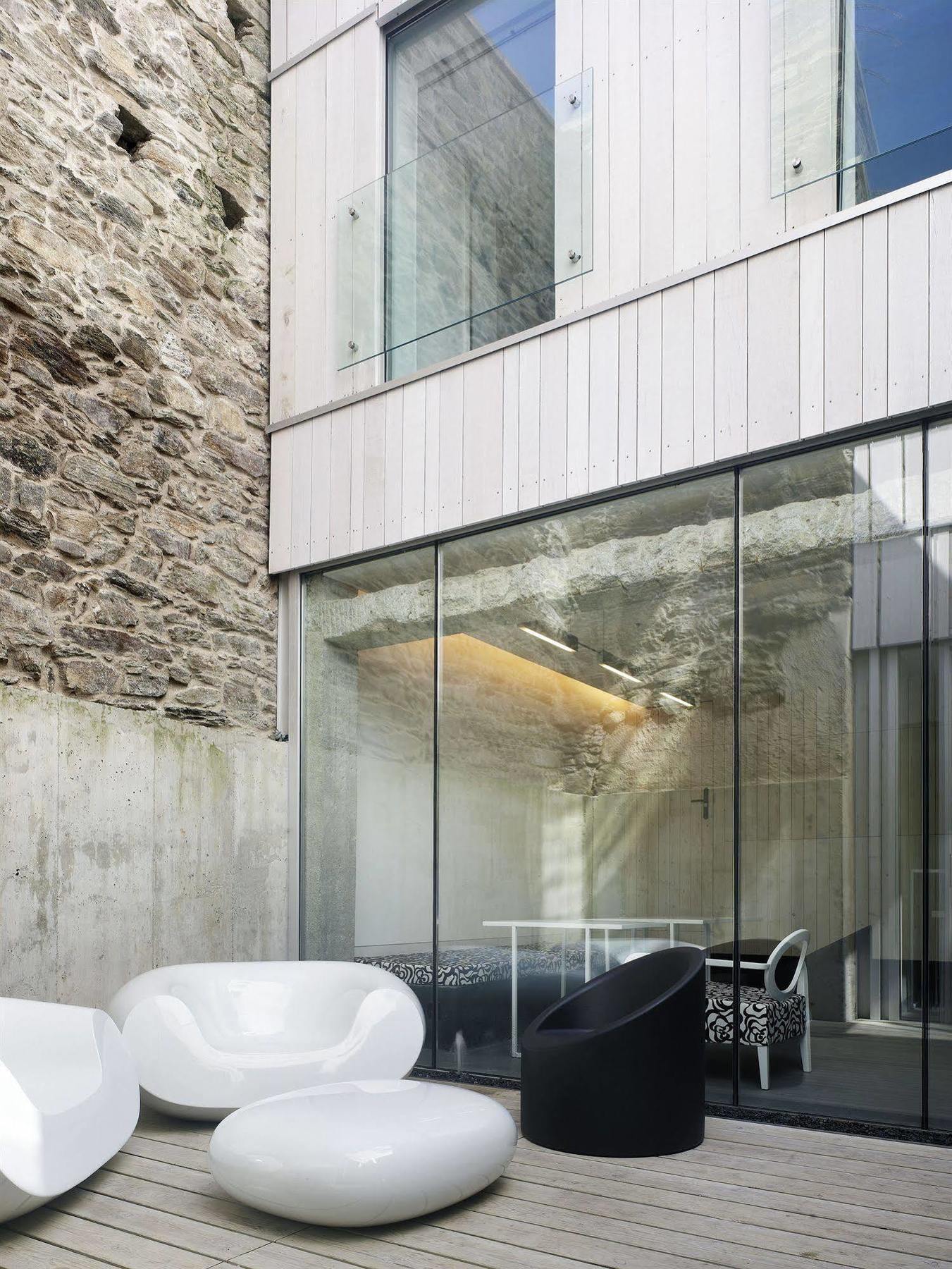 Moure Hotel